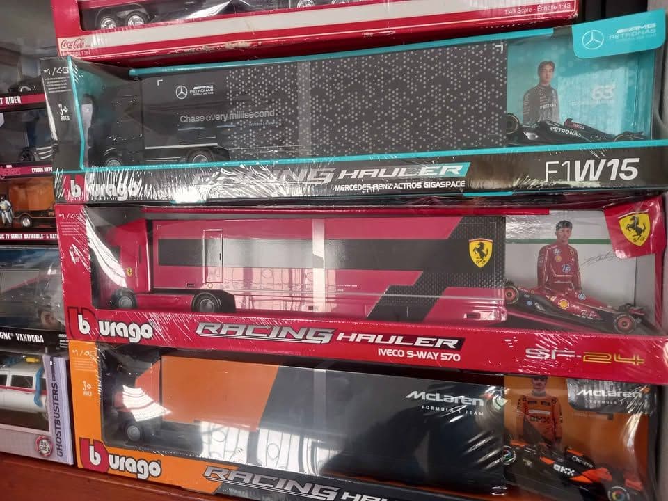 Bburago 1:43 F1 Team Racing Haulers – Ferrari SF-24, Mercedes W15 & McLaren MCL38 Diecast Transporters view 6