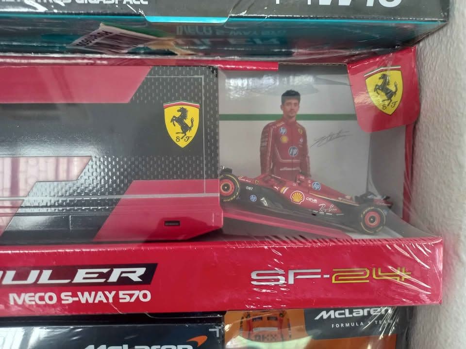 Bburago 1:43 F1 Team Racing Haulers – Ferrari SF-24, Mercedes W15 & McLaren MCL38 Diecast Transporters view 4